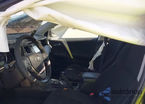 2015 Toyota Rav4 Xle z USA, uszkodzony, nr VIN 2T3WFREV2FW179390